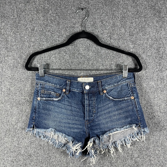 We The Free Distressed Frayed Hem Dark Wash Blue Cutoff Jean Short Size 24 #1244 - Picture 1 of 8